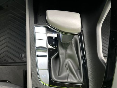 Certified 2025 Hyundai Elantra SEL image 17