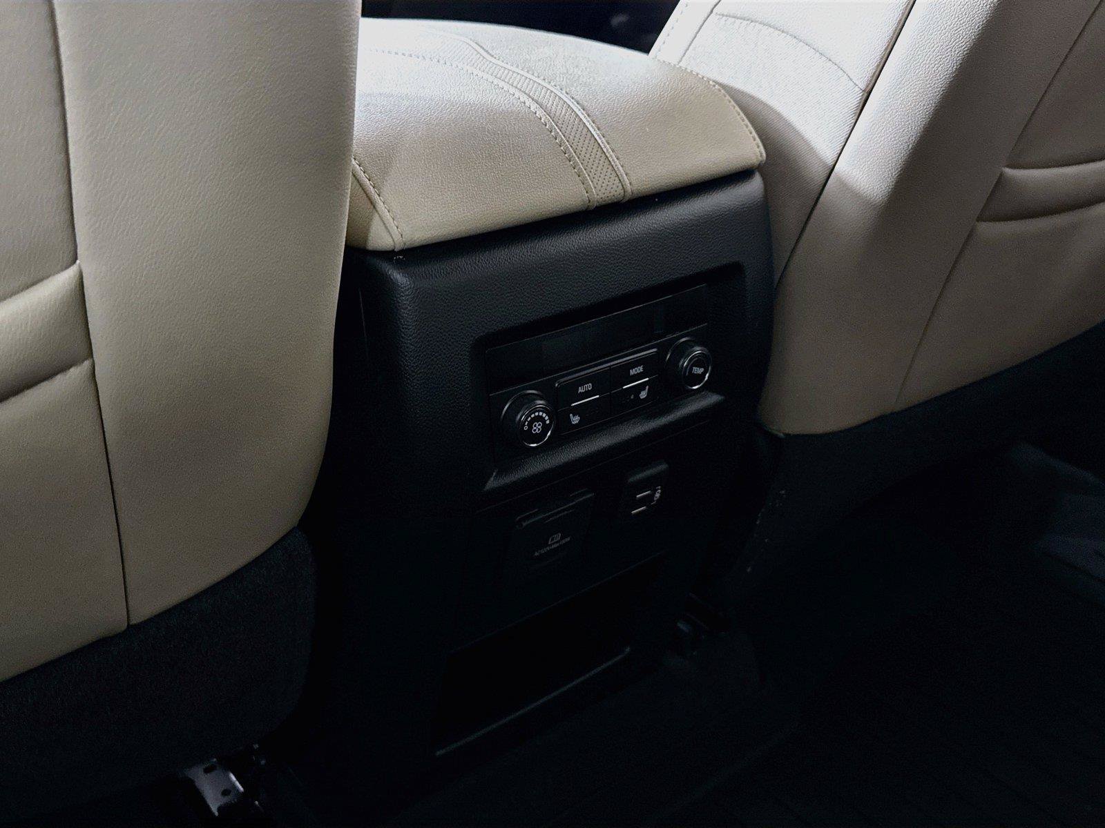 Used 2022 Chevrolet Traverse Premier AWD/4WD image 36