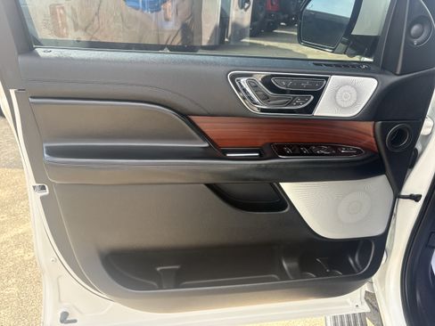Used 2021 Lincoln Navigator L Reserve AWD/4WD image 12