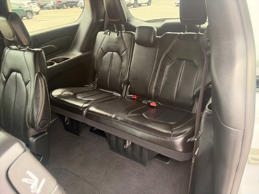 Used 2026 Chrysler Pacifica Select FWD image 39