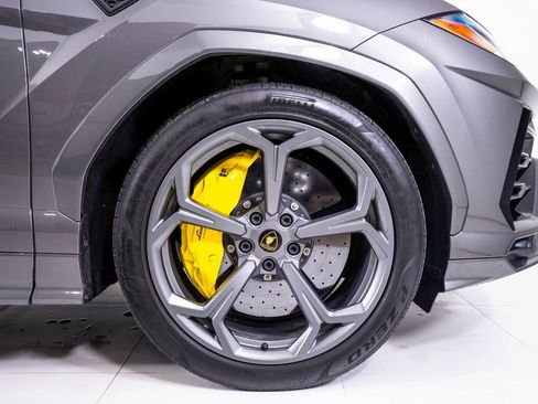 Used 2021 Lamborghini Urus image 10