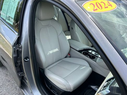 Used 2024 Genesis G70 2.5T image 15