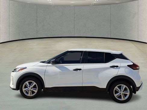 Used 2023 Nissan Kicks S image 8