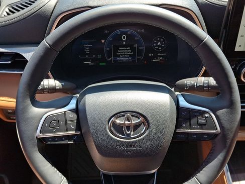Used 2024 Toyota Highlander Platinum AWD/4WD image 22