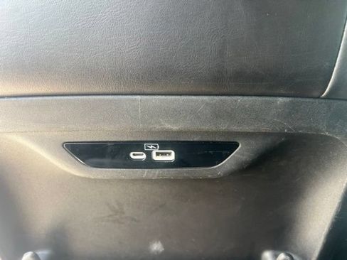Used 2023 Chrysler Pacifica Touring-L FWD image 28