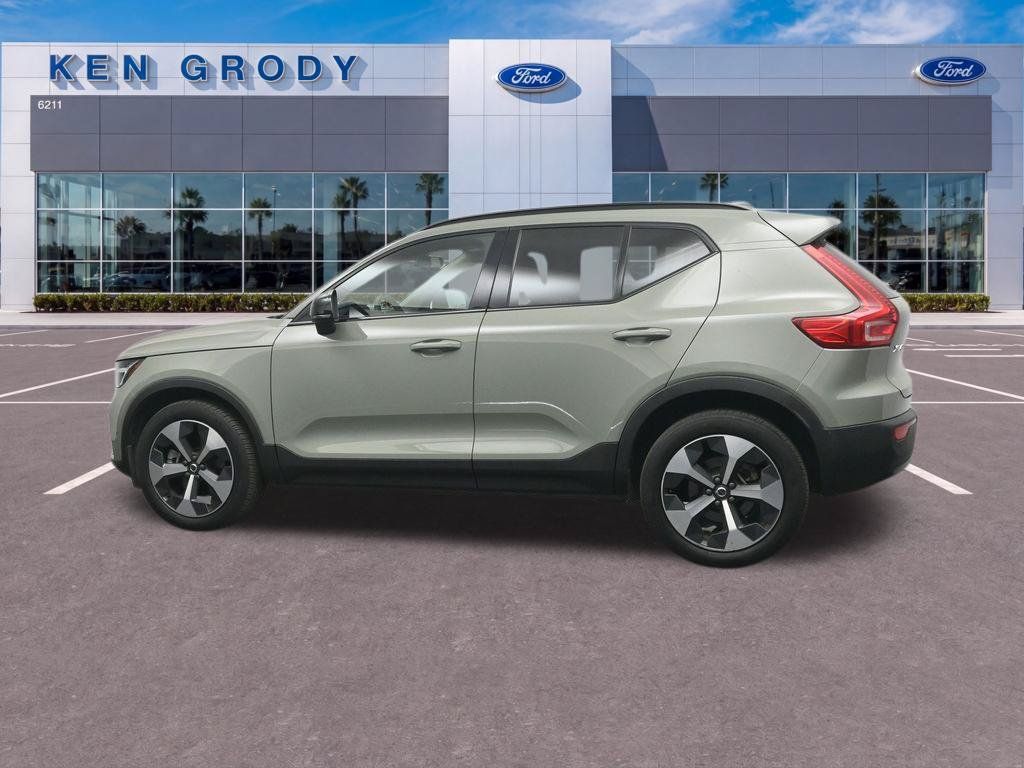 Used 2023 Volvo XC40 B5 Ultimate AWD/4WD image 2