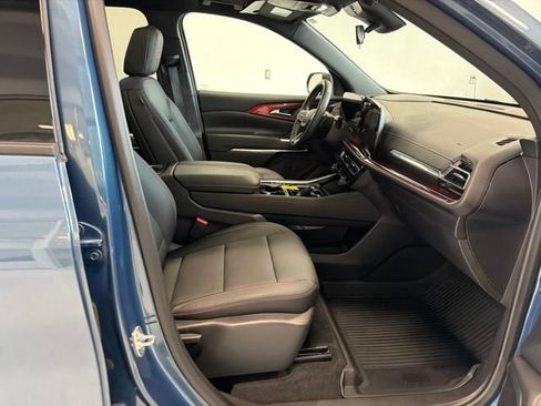 Used 2025 Chevrolet Traverse Z71 w/ LPO, Floor Liner Package AWD/4WD image 37