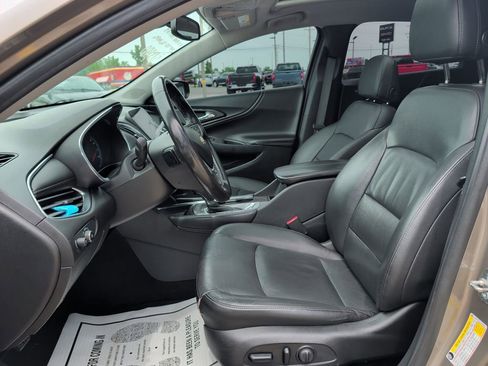 Used 2020 Chevrolet Malibu LT w/ Leather Package FWD image 8