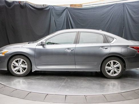 Used 2015 Nissan Altima 2.5 SV w/ Convenience Package image 9