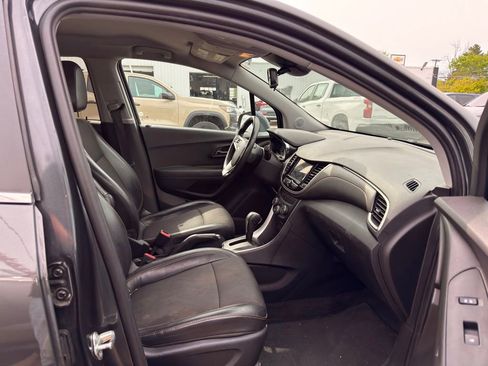Used 2018 Chevrolet Trax LT w/ Driver Confidence Package FWD image 8