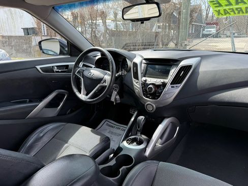 Used 2013 Hyundai Veloster w/ Style Pkg image 24