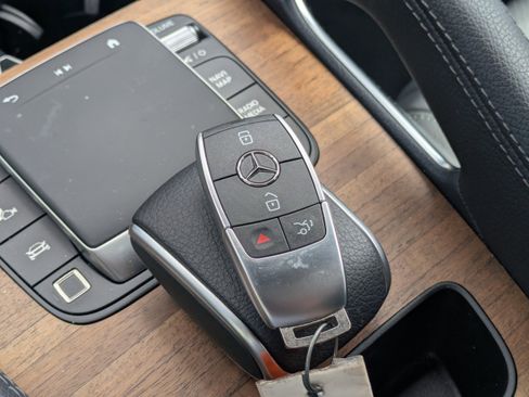 Certified 2025 Mercedes-Benz GLE 450e 4MATIC image 31