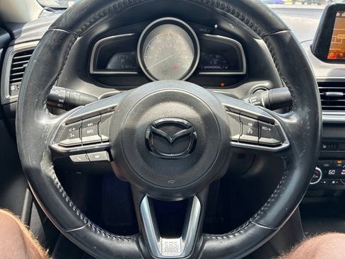 Used 2018 MAZDA MAZDA3 Touring FWD image 13