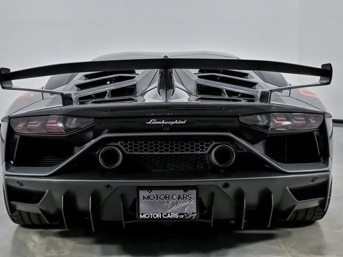 Used 2019 Lamborghini Aventador SVJ image 12