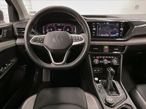 Used 2022 Volkswagen Taos SEL image 5