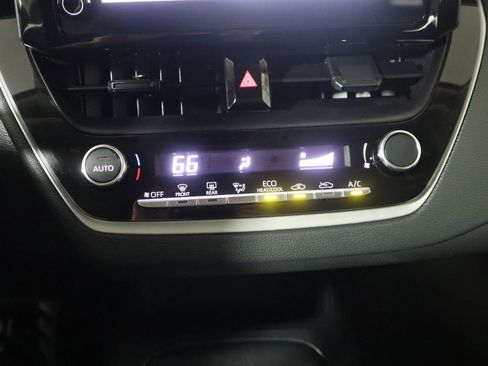 Used 2025 Toyota Corolla LE image 32