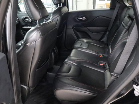 Used 2019 Jeep Cherokee Trailhawk image 19