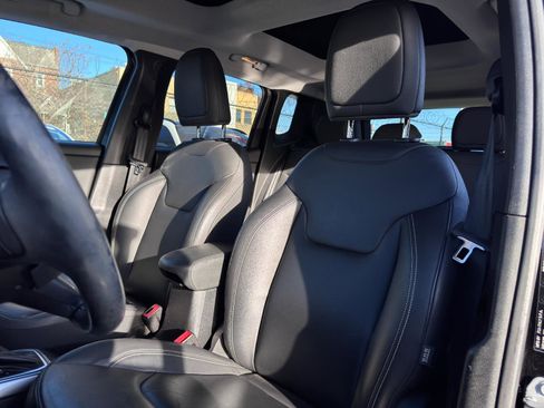 Used 2019 Jeep Renegade Limited w/ UConnect 8.4 Nav Group image 16