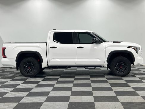 Used 2025 Toyota Tundra Limited AWD/4WD image 11