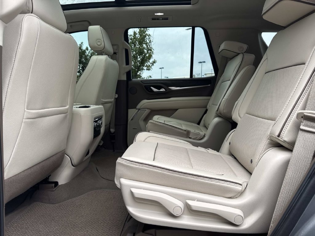 Used 2022 GMC Yukon Denali w/ Denali Premium Package AWD/4WD image 16
