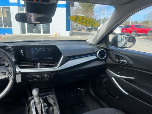 Certified 2024 Chevrolet Trax LS image 35