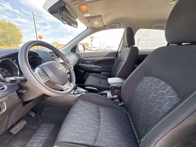 Used 2025 Mitsubishi Outlander Sport ES AWD/4WD image 2