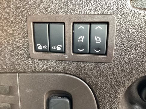 Used 2018 GMC Yukon XL Denali w/ Denali Ultimate Package AWD/4WD image 14