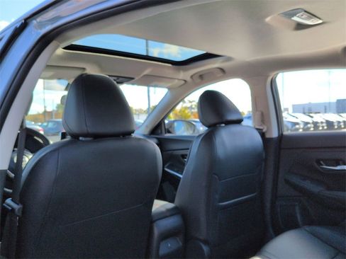 New 2025 Nissan Sentra SR w/ SR Premium Package image 17