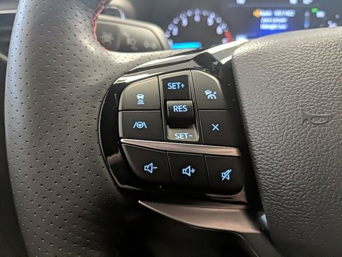 Certified 2023 Ford Explorer ST-Line image 18