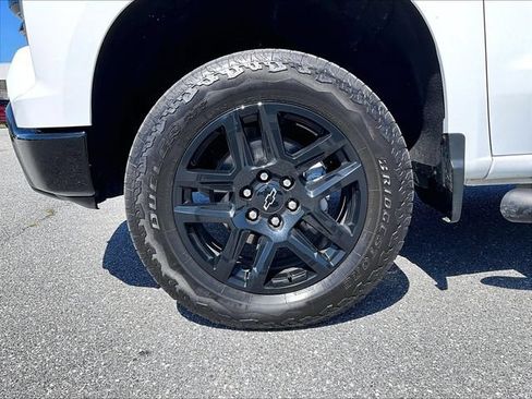 Used 2025 Chevrolet Silverado 1500 LT Trail Boss AWD/4WD image 7