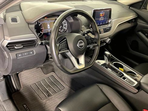 Used 2025 Nissan Altima 2.5 SR AWD/4WD image 17