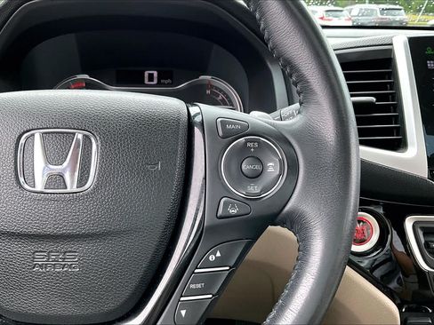 Used 2016 Honda Pilot Touring image 25