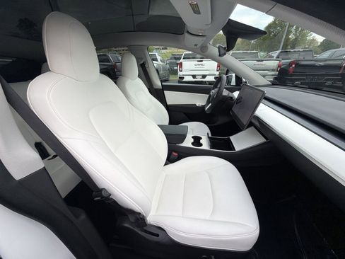 Used 2021 Tesla Model Y Long Range image 27