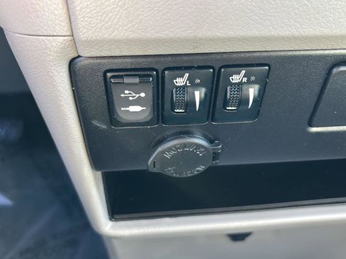 Used 2017 Toyota Sienna XLE image 30