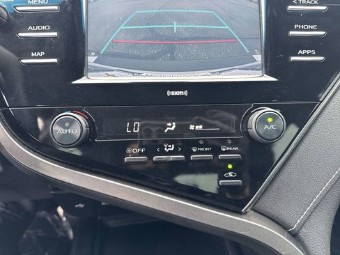 Used 2020 Toyota Camry SE image 16