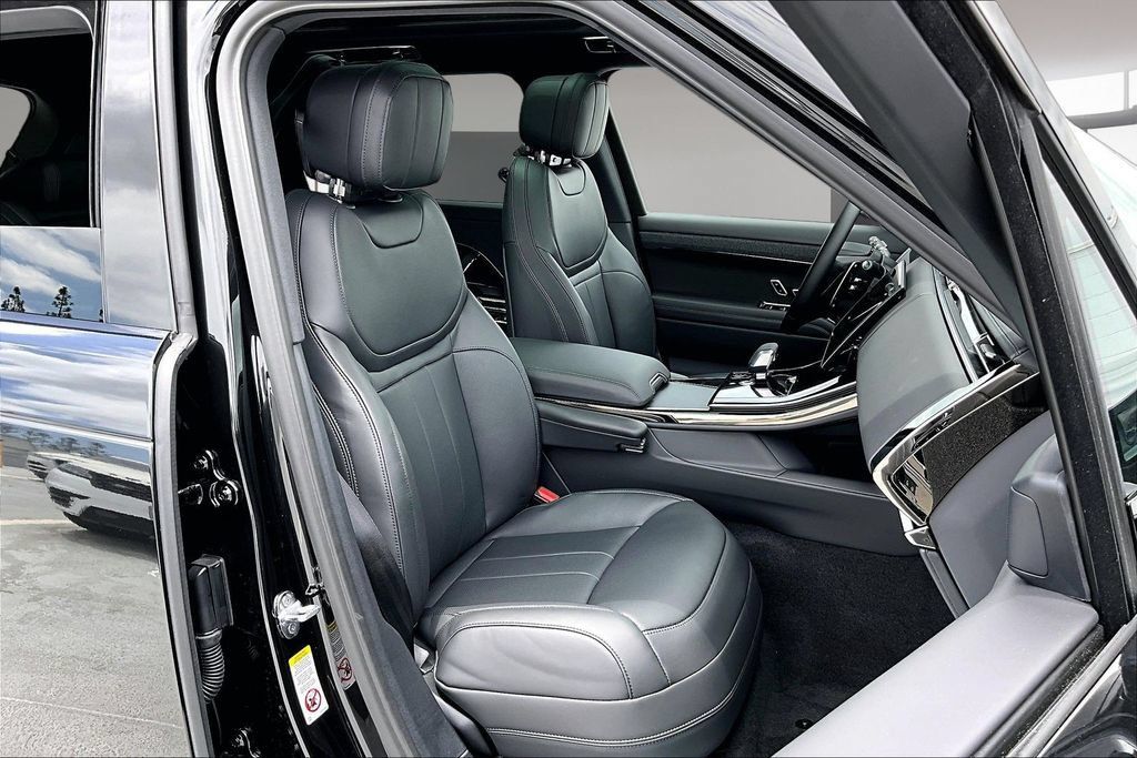New 2026 Land Rover Range Rover Sport Dynamic SE AWD/4WD image 11