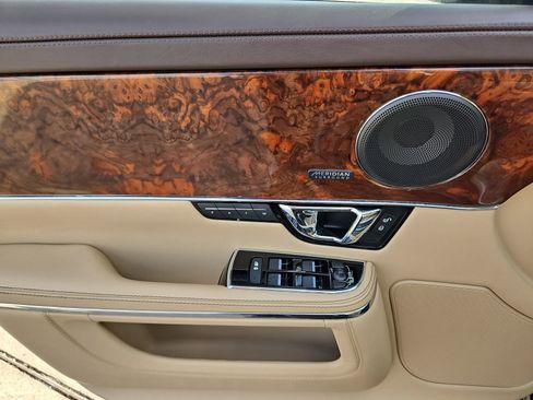 Used 2018 Jaguar XJ L Portfolio image 22