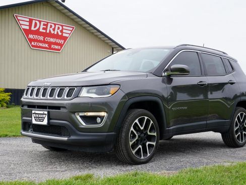 Used 2017 Jeep Compass Limited AWD/4WD image 2