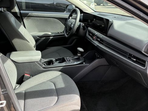 Used 2025 Kia K4 LXS image 8