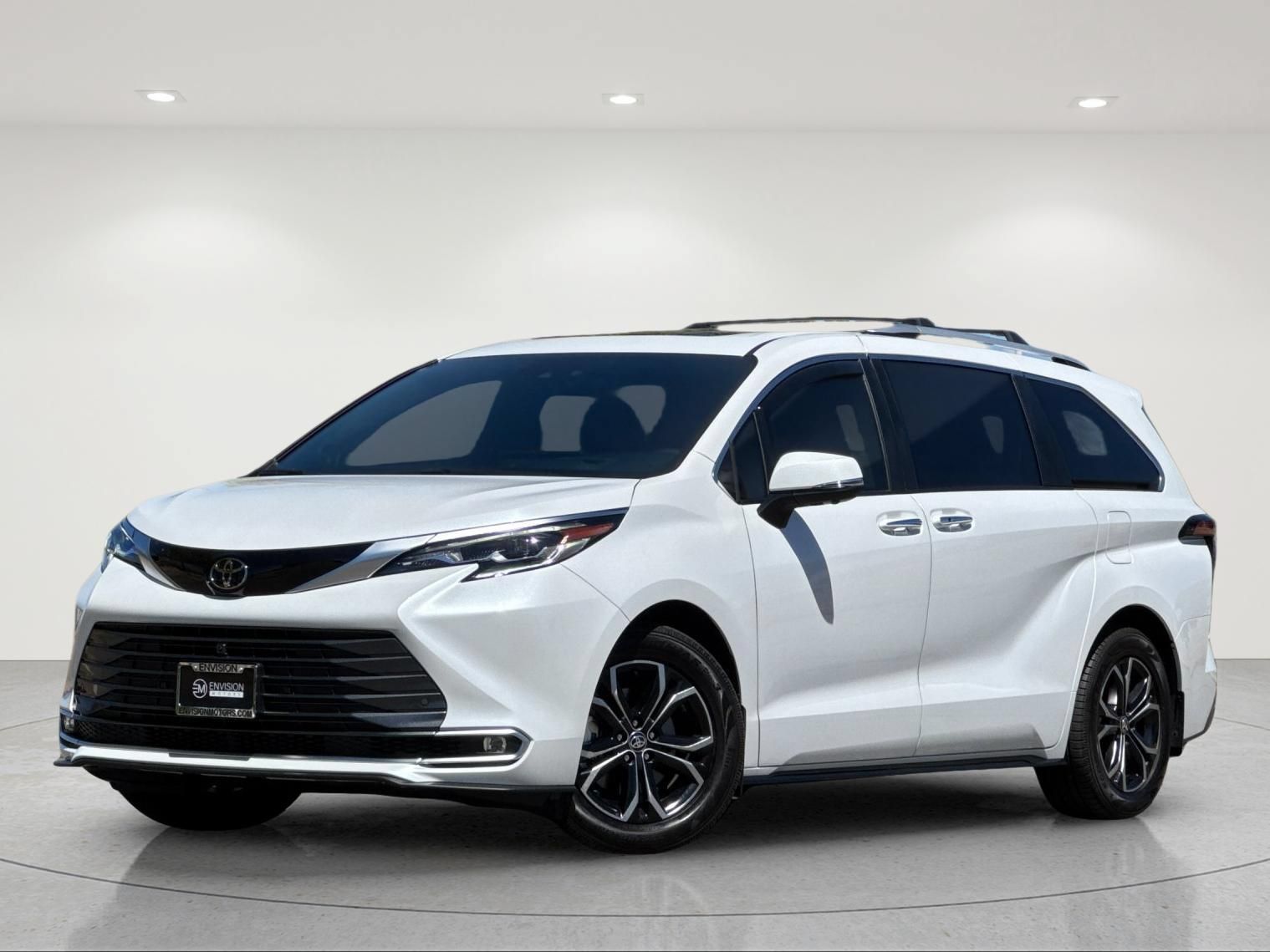 Used 2026 Toyota Sienna Platinum AWD/4WD image 2