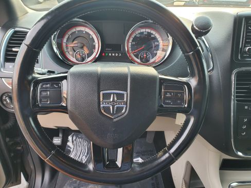 Used 2019 Dodge Grand Caravan SXT FWD image 14