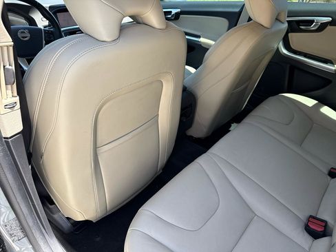 Used 2018 Volvo V60 T5 Dynamic w/ Vision Package FWD image 34