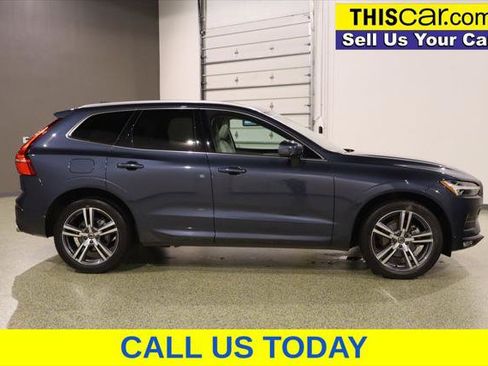 Used 2021 Volvo XC60 T5 Momentum w/ Premium Package FWD image 8