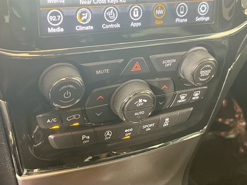 Used 2022 Jeep Grand Cherokee Limited image 16