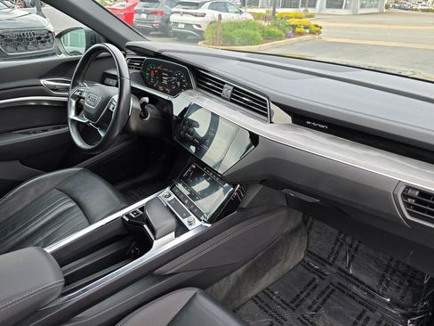 Used 2023 Audi e-tron Premium w/ Convenience Plus Package image 35