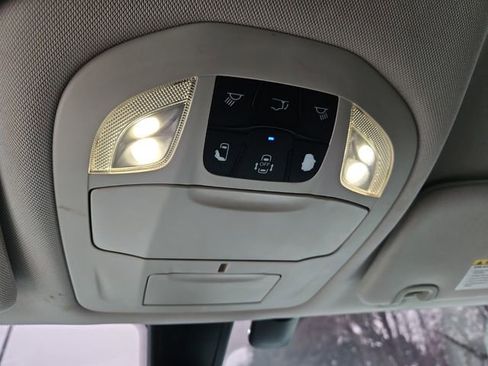 Used 2017 Chrysler Pacifica Touring-L w/ Tire & Wheel Group image 17