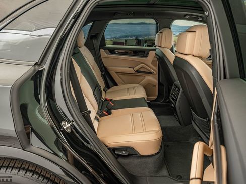 New 2026 Porsche Cayenne AWD/4WD image 36