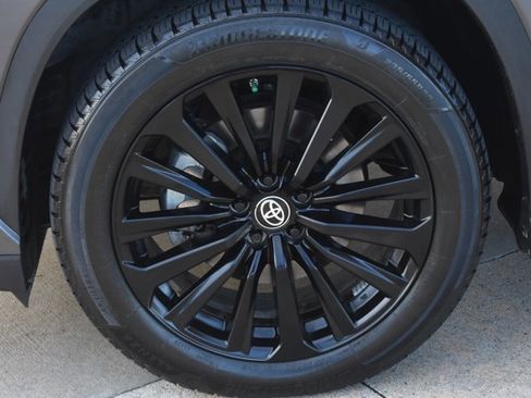 Used 2023 Toyota Highlander XSE image 11