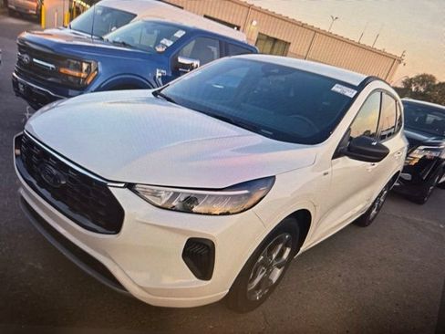 Used 2024 Ford Escape ST-Line w/ Tech Pack #1 FWD image 1