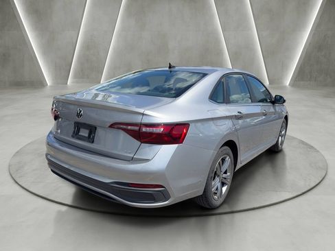 Used 2024 Volkswagen Jetta SE FWD image 7